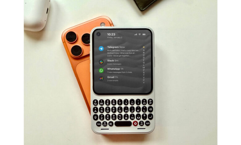 موبایل خاص با صفحه کلید فیزیکی