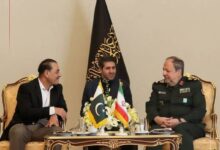 سرپرست وزارت دفاع و پشتیبانی نیروهای مسلح در دیدار با فرمانده ارتش پاکستان