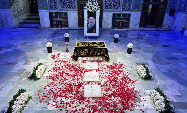 مزار رهبر شهید